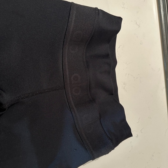 ALO Yoga Women’s Midnight Black Leggings - Picture 2 of 6